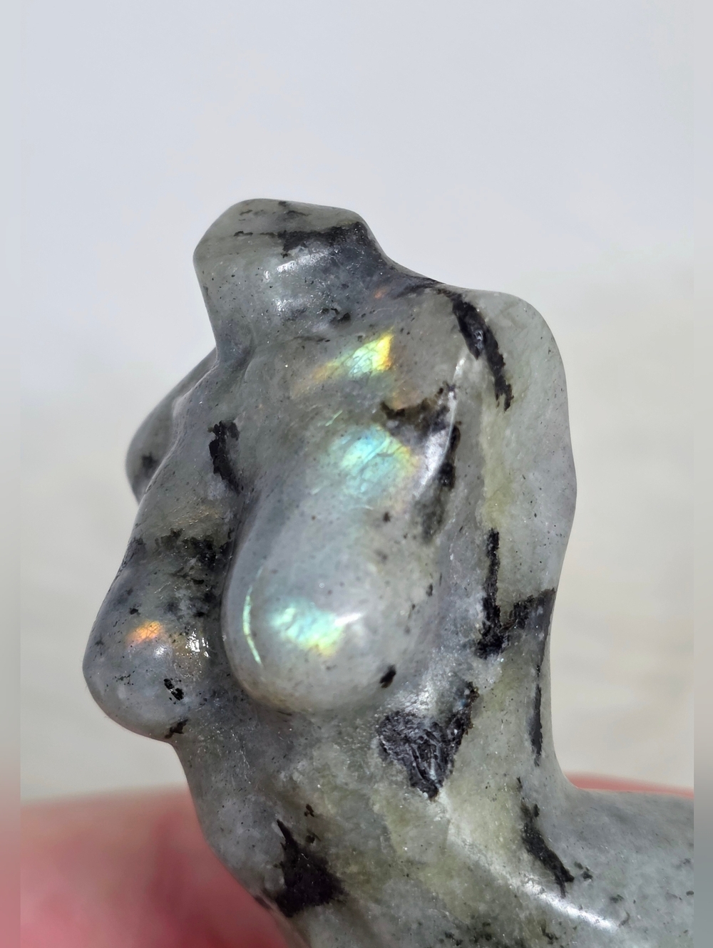 ✨ Labradorite Goddess Torso Body Carving | Flashy Mystical Feminine Figure | 3” - Picture 4 of 7